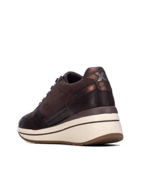 Zapatilla de mujer con cuña Xti 146169 Marrón