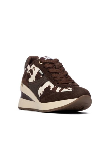 Zapatilla de mujer con cuña Xti 146367 Marrón
