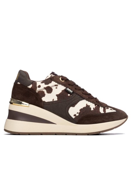 Zapatilla de mujer con cuña Xti 146367 Marrón