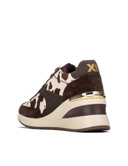 Zapatilla de mujer con cuña Xti 146367 Marrón