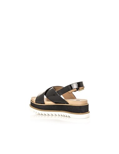 SANDALIAS CON HEBILLA LISETTE PATENT NEGRO MUSTANG