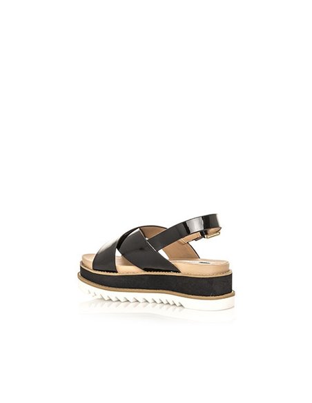 SANDALIAS CON HEBILLA LISETTE PATENT NEGRO MUSTANG